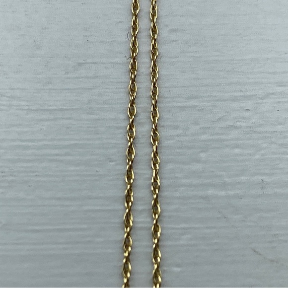 Kay Jewelers 10k Yellow Gold Heart Necklace With Diamond Accents. - Picture 9 of 13